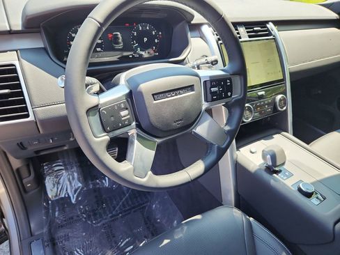 New 2025 Land Rover Discovery Dynamic SE image 15