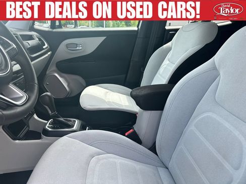 Used 2018 Jeep Renegade Latitude w/ Safety & Security Group FWD image 10