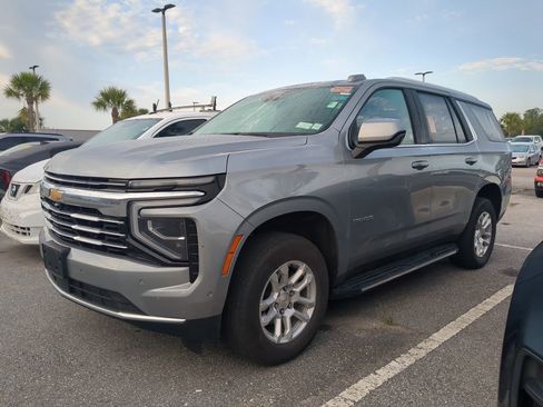 Used 2025 Chevrolet Tahoe LT AWD/4WD image 2