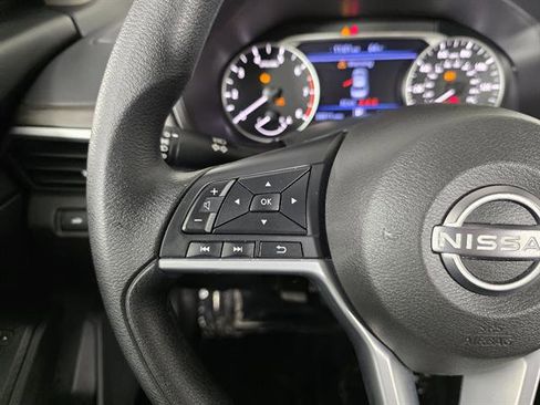 Used 2025 Nissan Altima 2.5 SV FWD image 29