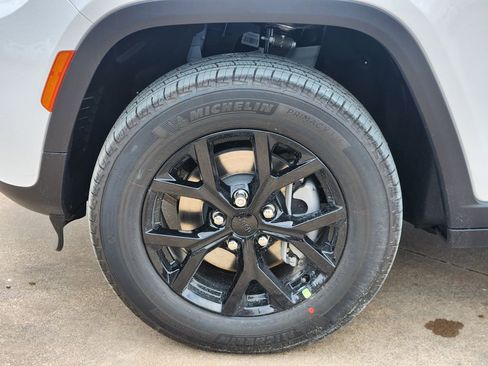 New 2026 Jeep Grand Cherokee Altitude RWD image 7