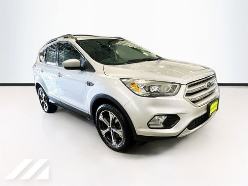 Used 2018 Ford Escape SEL image 3