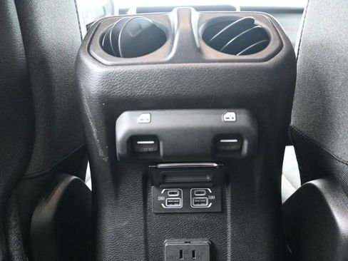 Used 2025 Jeep Wrangler Unlimited Rubicon image 21