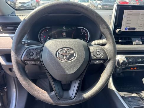 Used 2025 Toyota RAV4 XLE FWD image 19
