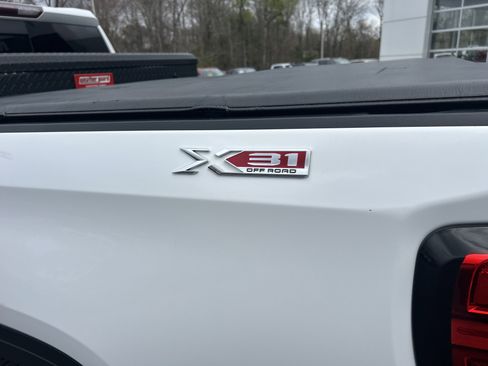 Used 2020 GMC Sierra 1500 SLE w/ SLE Value Package image 7