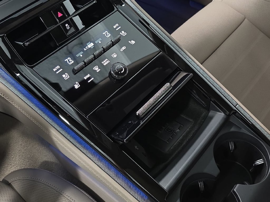 Certified 2026 Porsche Panamera 4 E-Hybrid AWD/4WD image 20