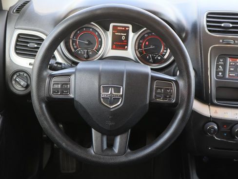 Used 2019 Dodge Journey SE FWD image 13