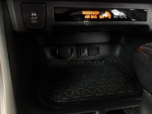 Used 2019 Toyota RAV4 XLE Premium FWD image 26
