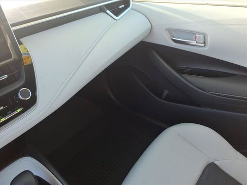 Certified 2025 Toyota Corolla SE FWD image 35