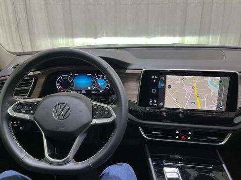 Used 2024 Volkswagen Atlas SEL AWD/4WD image 23