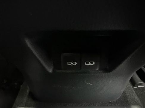 Used 2023 Toyota RAV4 SE w/ Weather & Moonroof Package image 18