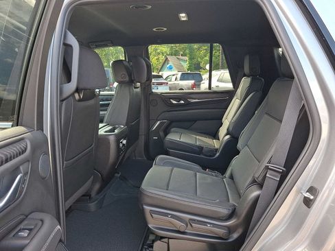Used 2024 GMC Yukon Denali w/ Advanced Technology Package AWD/4WD image 10