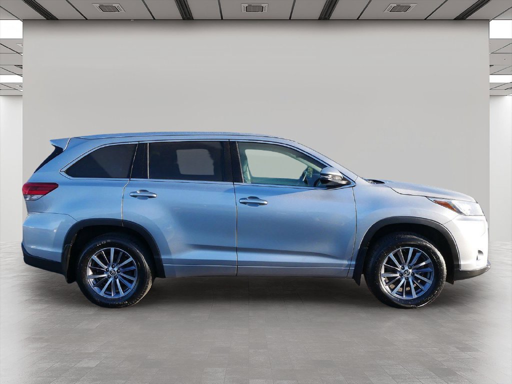 Used 2017 Toyota Highlander XLE AWD/4WD image 7