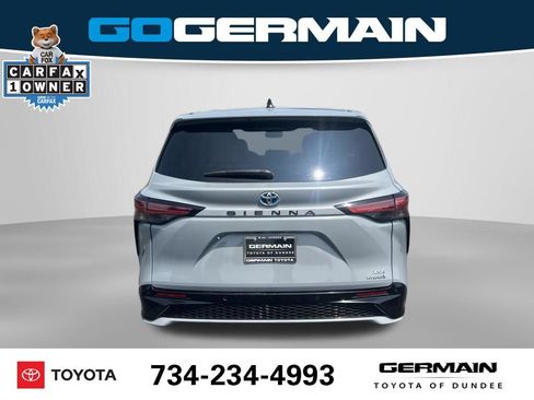 Used 2023 Toyota Sienna XSE FWD image 9
