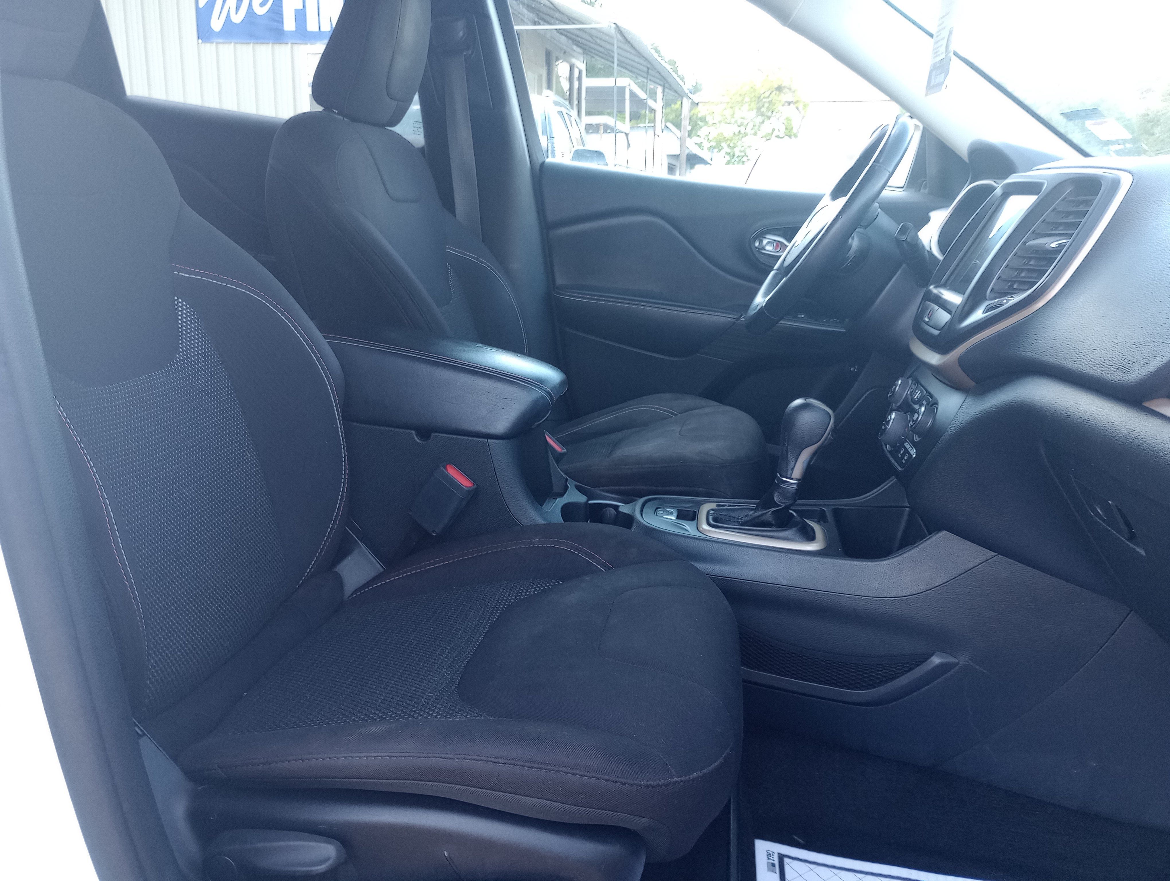 Used 2016 Jeep Cherokee 75th Anniversary FWD image 18
