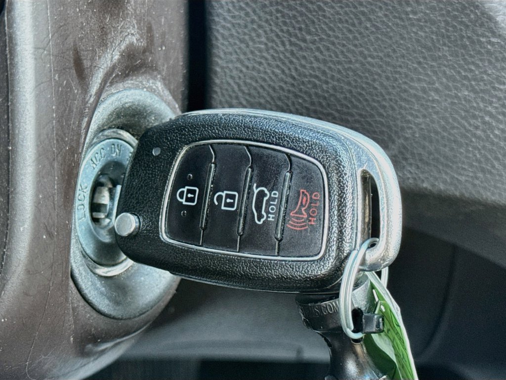 Used 2017 Hyundai Santa Fe Sport FWD image 19