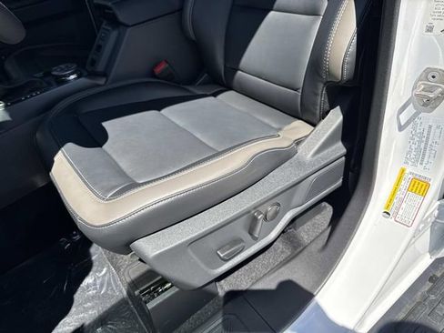 New 2025 Ford Bronco Outer Banks w/ Sasquatch Package image 19