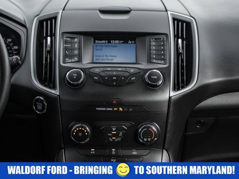 Used 2019 Ford Edge SE image 19