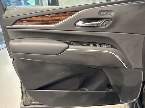 Used 2021 Cadillac Escalade ESV Premium Luxury AWD/4WD image 12