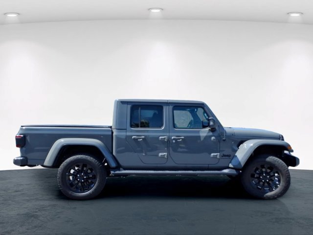 Used 2023 Jeep Gladiator Overland AWD/4WD image 7