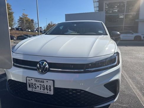 Used 2025 Volkswagen Jetta Sport image 6