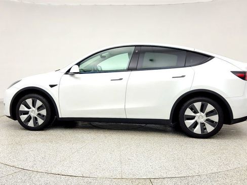 Used 2021 Tesla Model Y Long Range image 8