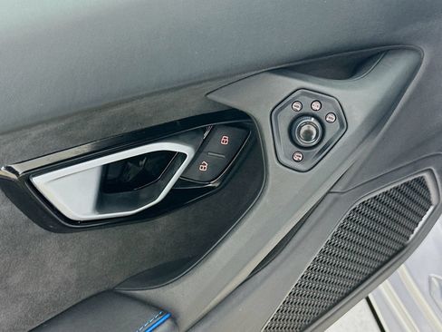 Used 2023 Lamborghini Huracan EVO RWD image 17