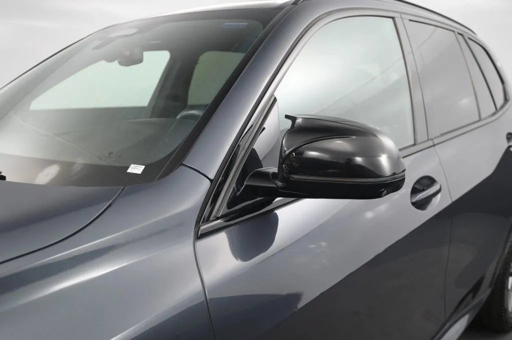Used 2021 BMW X5 M50i AWD/4WD image 11
