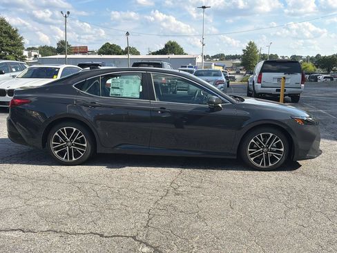 New 2026 Toyota Camry Hybrid FWD image 4
