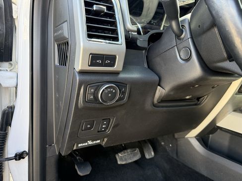 Used 2018 Ford F350 Lariat w/ Lariat Ultimate Package AWD/4WD image 19