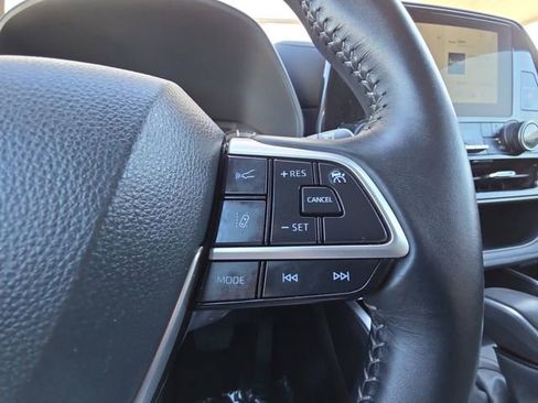 Used 2025 Toyota Highlander LE image 12