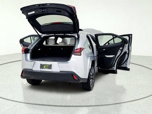 Used 2025 Lexus UX 300h FWD w/ Accessory Package (Z1) image 18