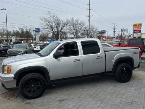 Used 2010 GMC Sierra 1500 SLE image 10