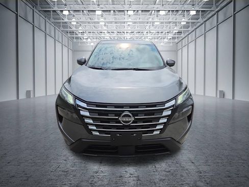 Certified 2025 Nissan Rogue SV FWD image 2