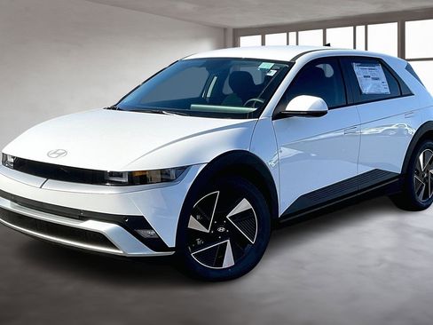 New 2026 Hyundai Ioniq 5 SE image 2