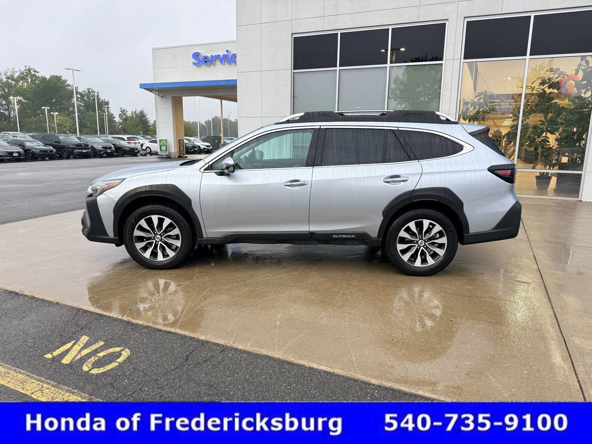Used 2024 Subaru Outback Touring AWD/4WD image 3