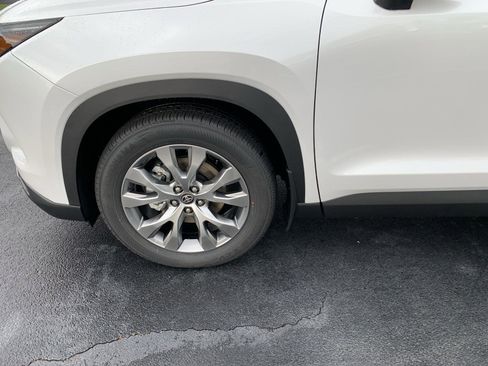 New 2024 Toyota Grand Highlander Limited image 9