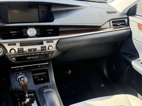 Used 2013 Lexus ES 350 w/ Premium Pkg FWD image 10