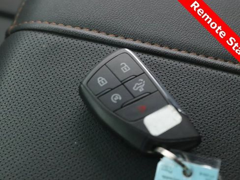 Used 2024 GMC Sierra 1500 AT4 w/ Technology Package image 3