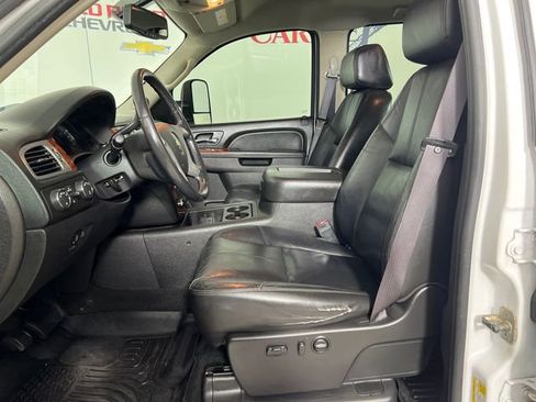 Used 2011 Chevrolet Silverado 2500 LTZ w/ LTZ Plus Package AWD/4WD image 9