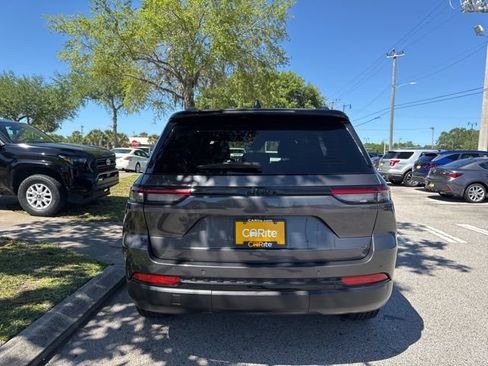 Used 2024 Jeep Grand Cherokee Altitude RWD image 6