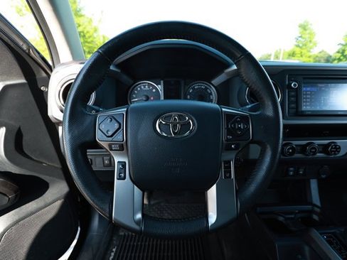Used 2018 Toyota Tacoma SR5 RWD image 11