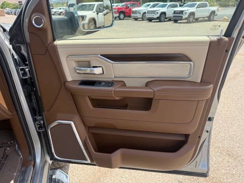 Used 2022 RAM 2500 Laramie AWD/4WD image 16
