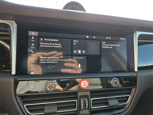 Used 2022 Porsche Macan image 27