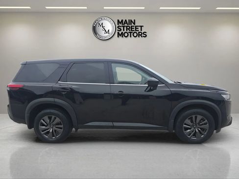 Used 2023 Nissan Pathfinder S image 6