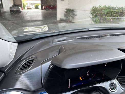 Used 2025 Chevrolet Trax LT FWD image 29