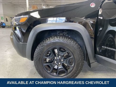 Used 2021 Jeep Cherokee Trailhawk AWD/4WD image 41