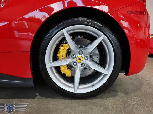 Used 2018 Ferrari 488 GTB RWD image 44
