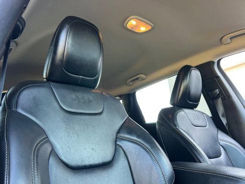 Used 2018 Jeep Cherokee Limited image 18