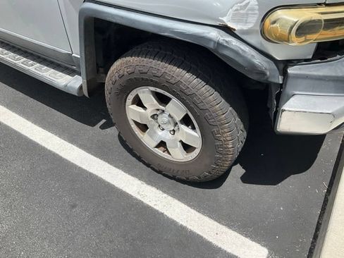 Used 2007 Toyota FJ Cruiser 4WD image 2